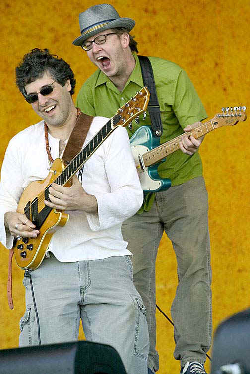 alexjonathanJAZZFESTpressphoto.jpg (52468 bytes)